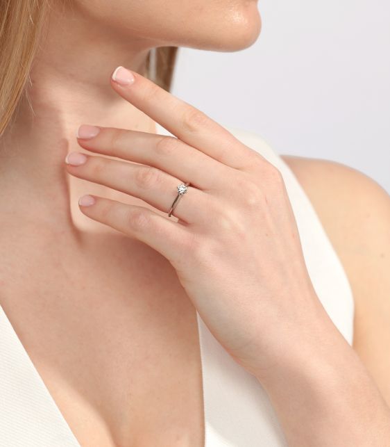 Brilliant Cut 0.37ct Diamond Platinum Tiffany Setting Ring