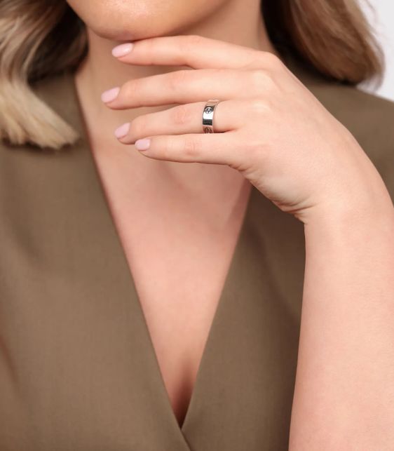 18ct White Gold Love Band Ring