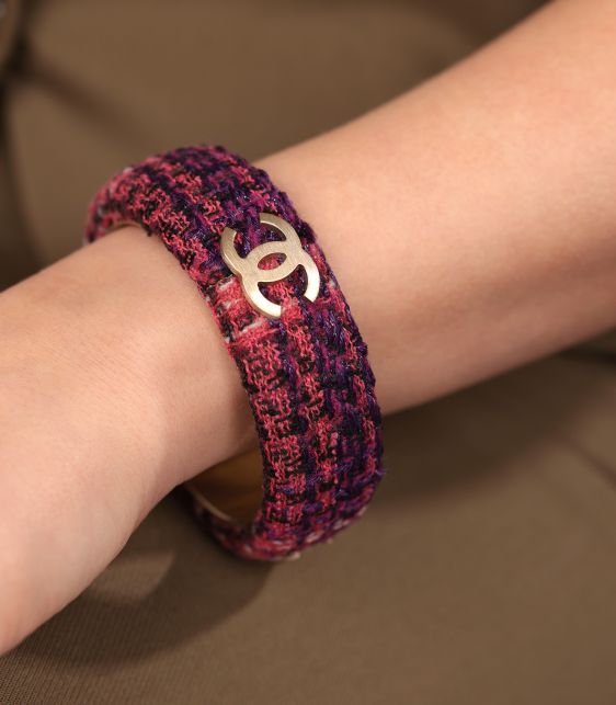 Multicolour Tweed Matte Gold Tone Bangle