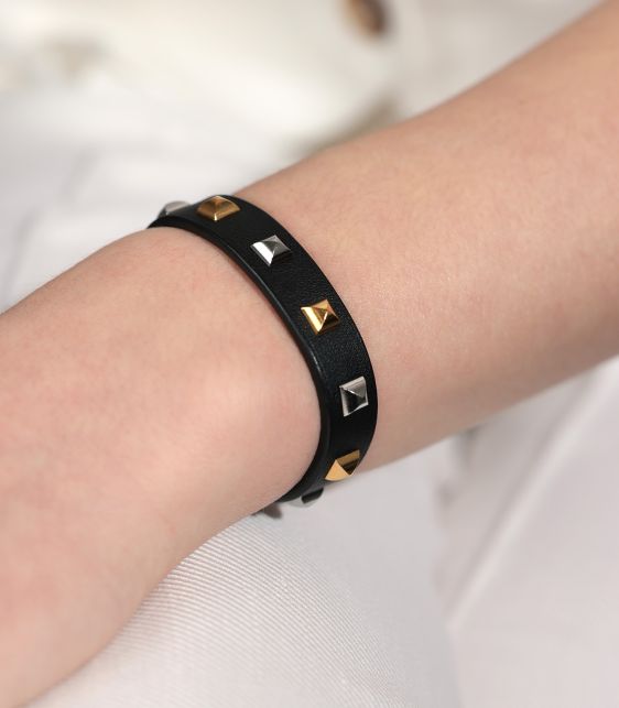 Black Swift Leather Mini Dog Clous Carres Bracelet