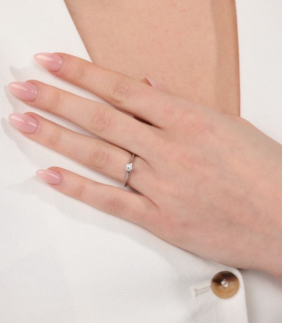Brilliant Cut 0.19ct Diamond Platinum Tiffany Setting Ring