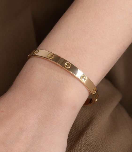 18ct Yellow Gold Love Bangle