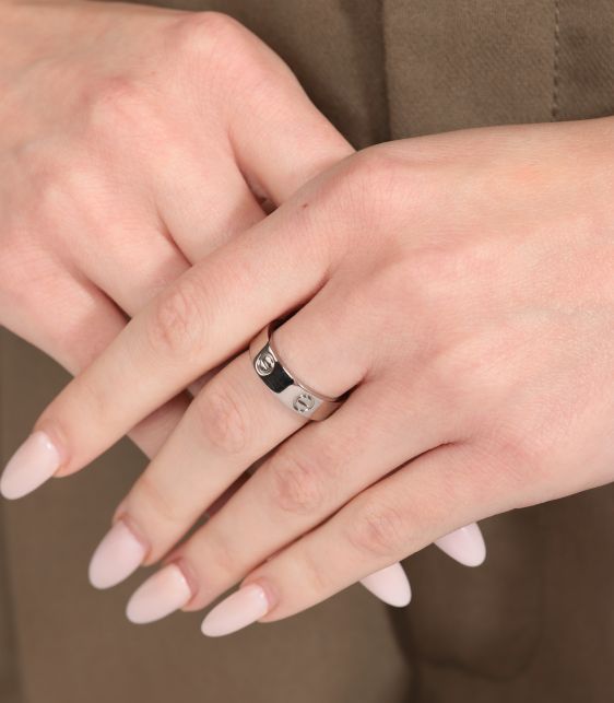 18ct White Gold Love Band Ring