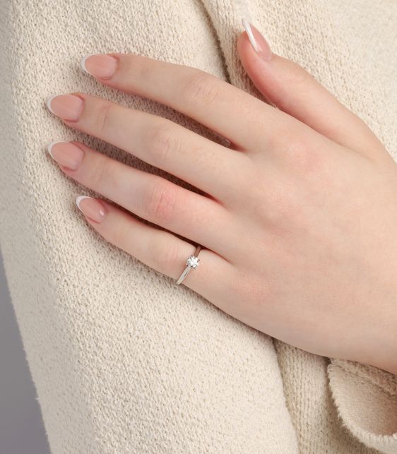 Brilliant Cut 0.31ct Solitaire Diamond Platinum 1895 Ring