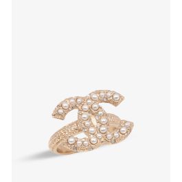 Chanel Faux Pearl Matte Gold Tone CC Logo Ring AAJ054 | Xupes