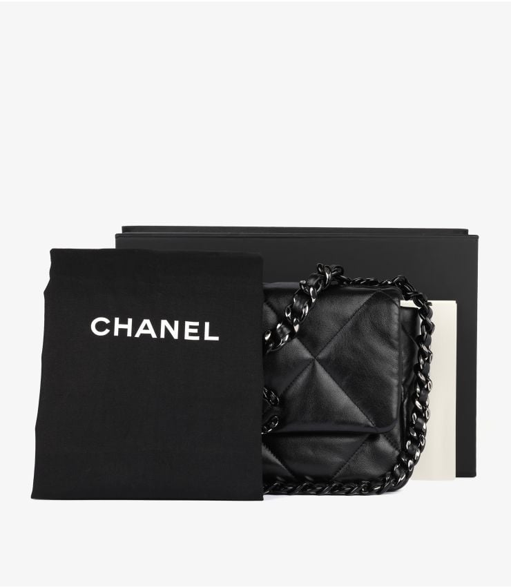 Chanel Pre-Owned Black Small 19 Flap Bag CB1626 | Xupes
