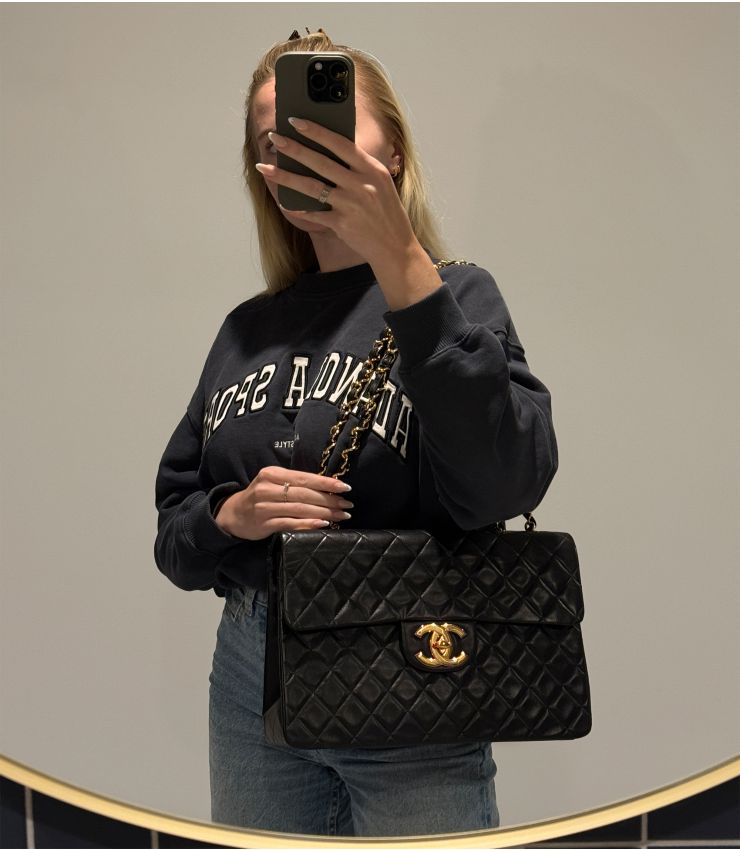 Chanel Pre-Owned Maxi Jumbo XL Classic Single Flap Bag HB5860 | Xupes