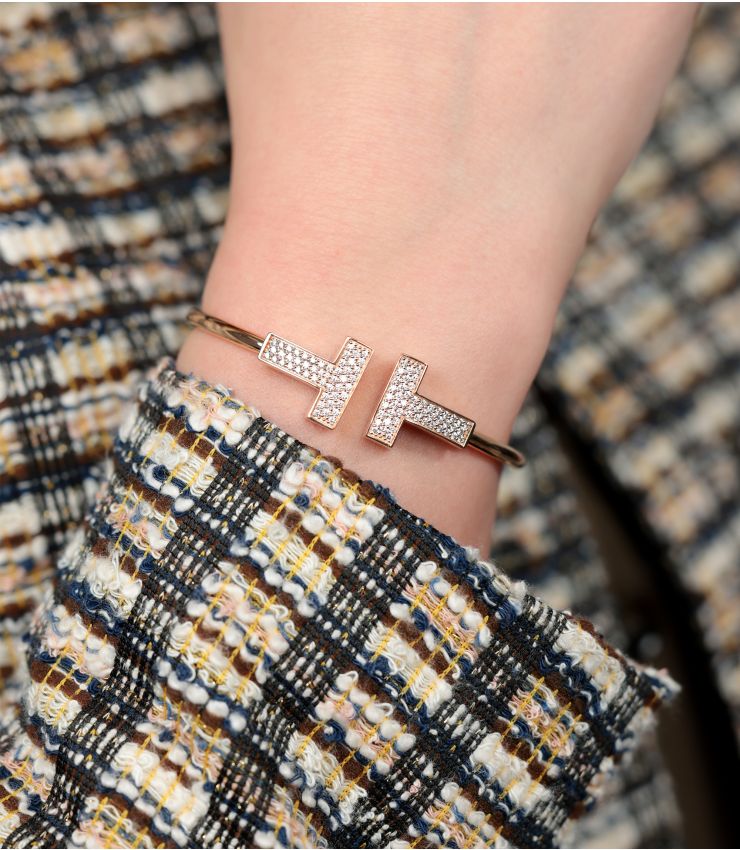 Tiffany & Co. Diamond Rose T Wide Wire Bracelet COMJ714 | Xupes