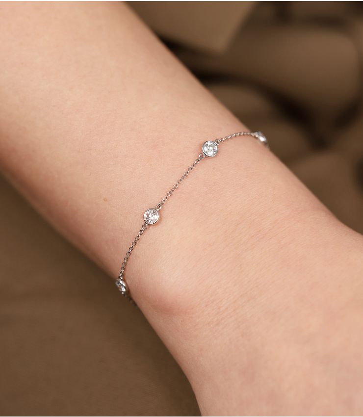 Tiffany & Co. 7 Diamonds by the Yard Bracelet J574 | Xupes