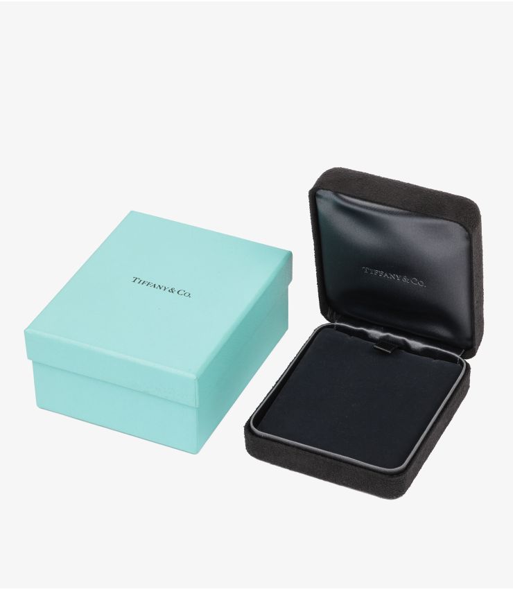 【TIFFANY Co. ✖️ COALPORT】プレート　キャビネット Tiffany & Co. Diamond Rose T Wide Wire Bracelet COMJ714 | Xupes