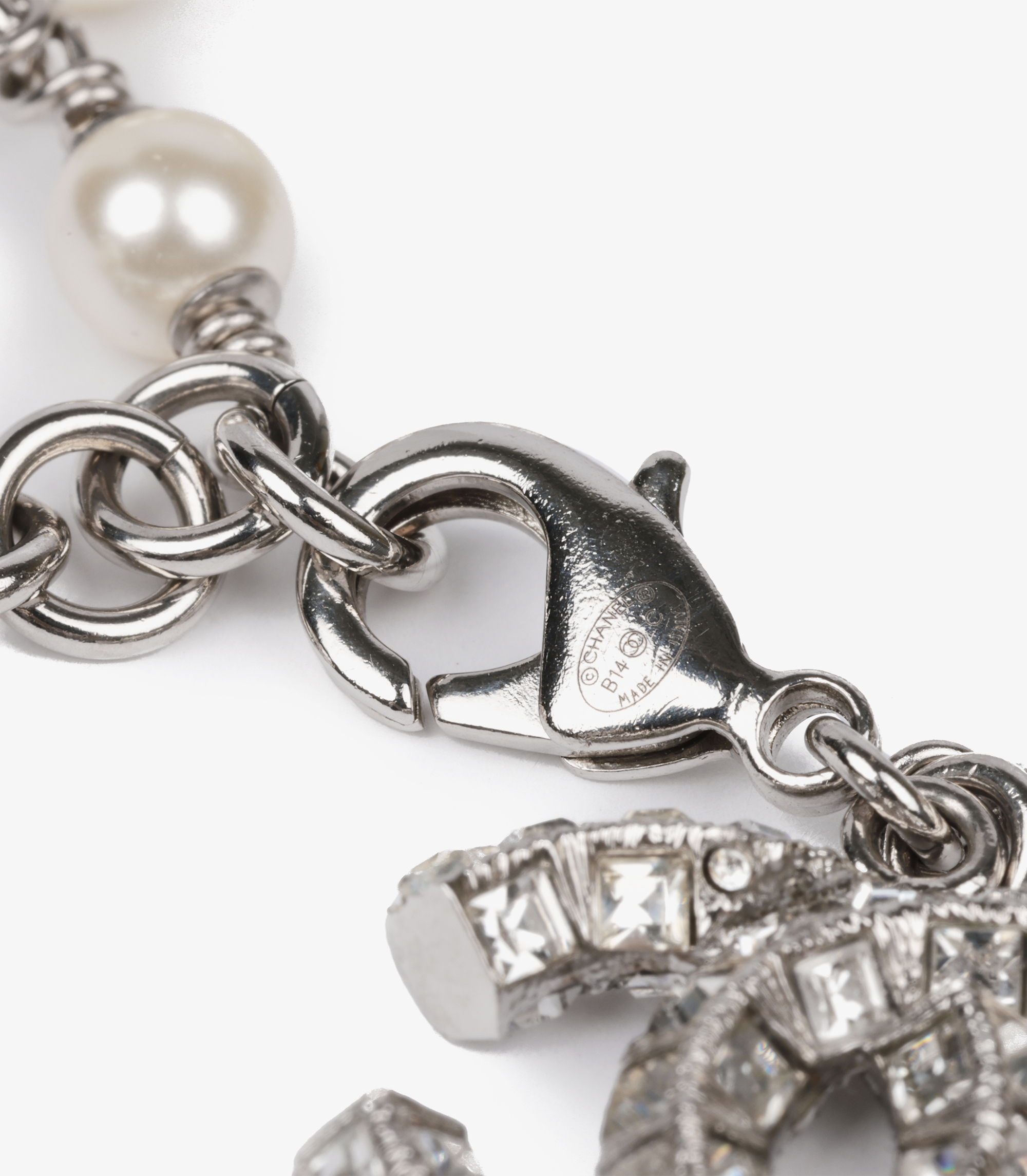 Chanel Faux Pearl & Crystal Silver CC Bracelet AAJ079 | Xupes Chanel Faux Pearl & Crystal Silver CC Bracelet AAJ079 | Xupes