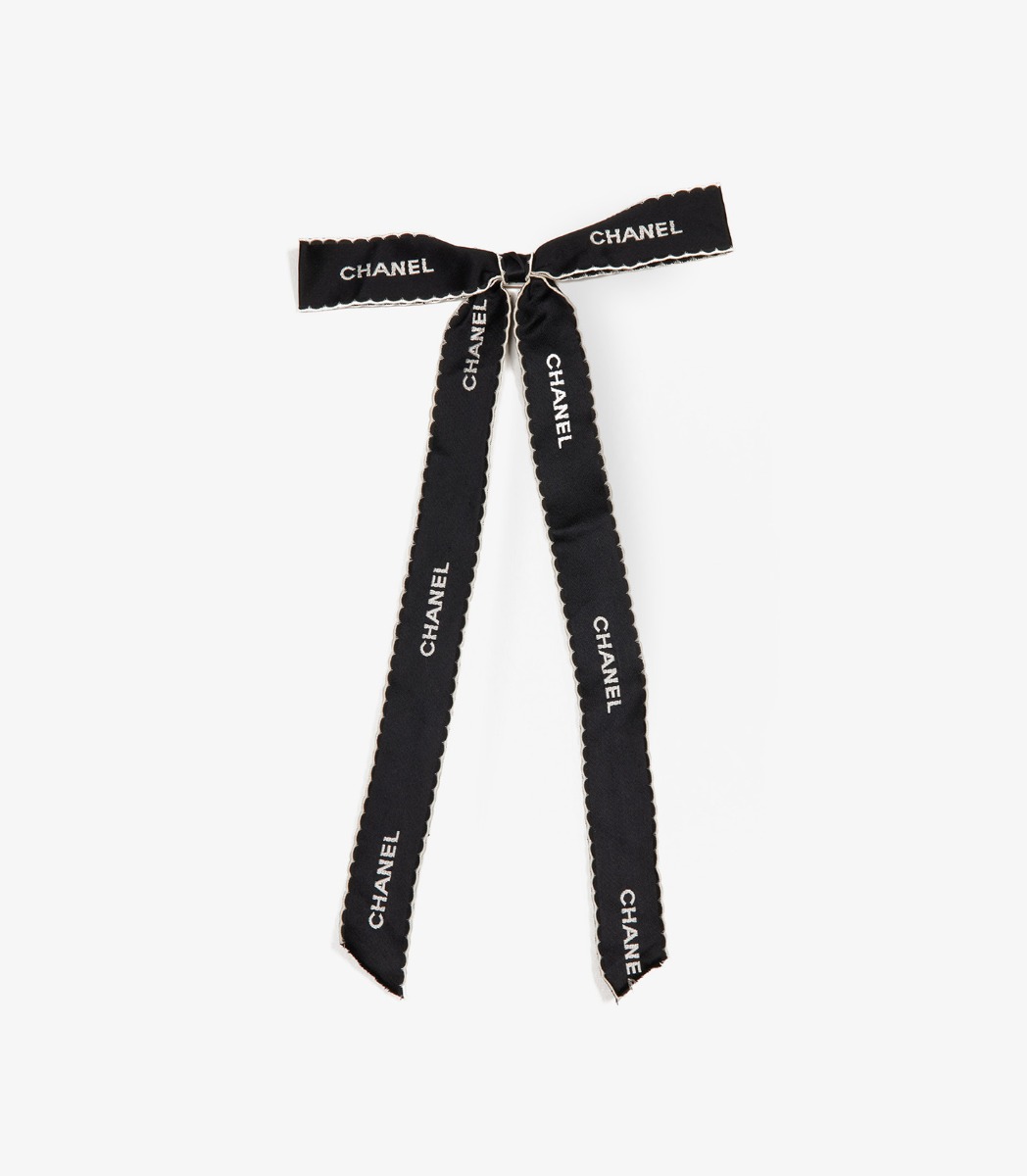 A 1994 Runway Vintage Chanel Ribbon Pin Brooch from Xupes